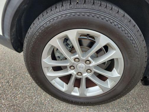 STAR WHITE METALLIC TRI-COAT 2022 Ford Escape SE