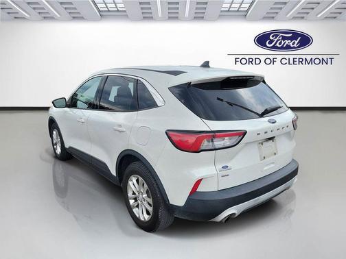 STAR WHITE METALLIC TRI-COAT 2022 Ford Escape SE