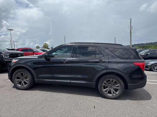 AGATE BLACK METALLIC 2022 Ford Explorer XLT