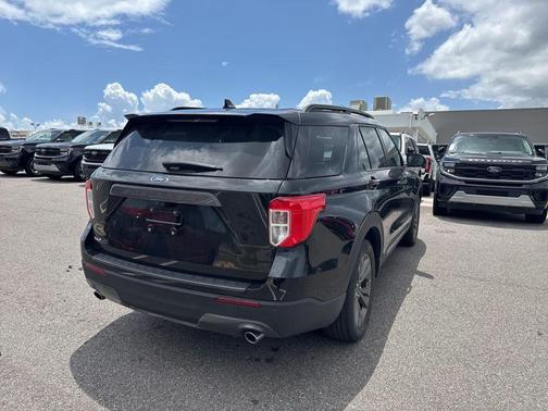 AGATE BLACK METALLIC 2022 Ford Explorer XLT