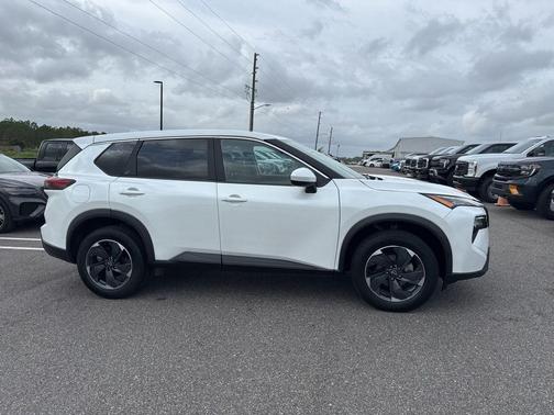 Everest White Pearl 2024 Nissan Rogue SV