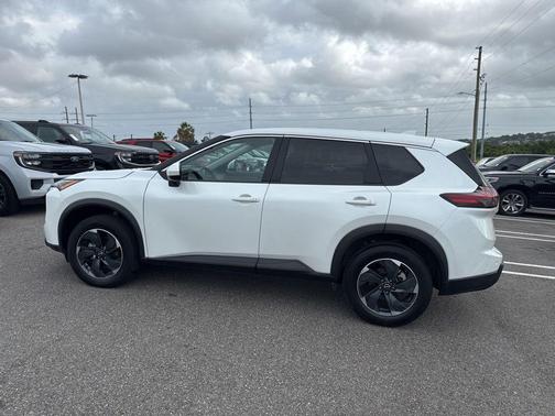 Everest White Pearl 2024 Nissan Rogue SV