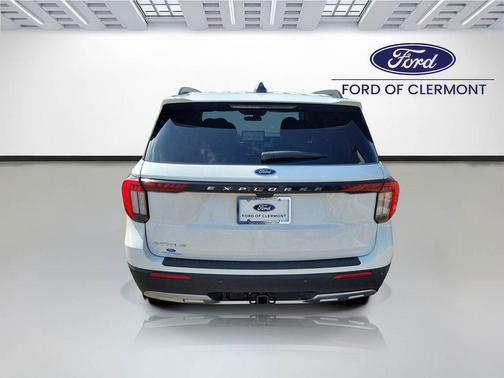 Star White Metallic Tri-Coat 2026 Ford Explorer Active