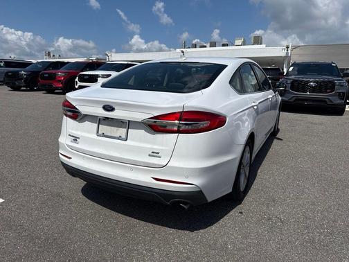 OXFORD WHITE 2020 Ford Fusion SE