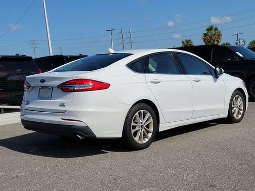 OXFORD WHITE 2020 Ford Fusion SE