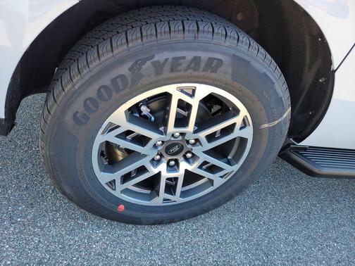 2026 Ford Expedition Max Active 4x2