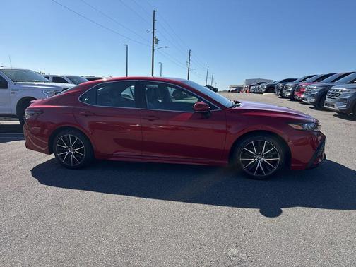 2022 Toyota Camry SE