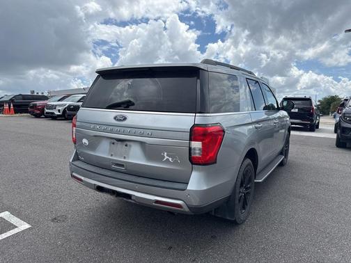 ICONIC SILVER METALLIC 2022 Ford Expedition XLT
