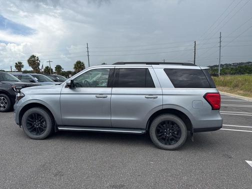 ICONIC SILVER METALLIC 2022 Ford Expedition XLT