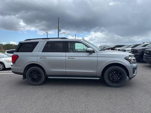 ICONIC SILVER METALLIC 2022 Ford Expedition XLT