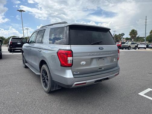 ICONIC SILVER METALLIC 2022 Ford Expedition XLT
