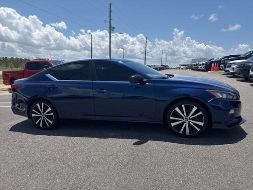 Deep Blue Pearl 2019 Nissan Altima 2.5 SR