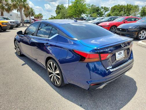 Deep Blue Pearl 2019 Nissan Altima 2.5 SR