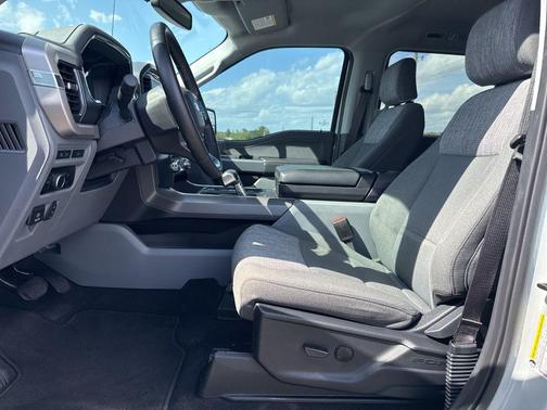 AVALANCHE 2023 Ford F-150 Lightning XLT