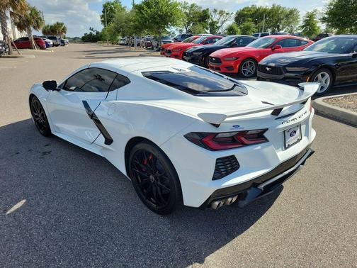 Arctic White 2025 Chevrolet Corvette Stingray w/1LT
