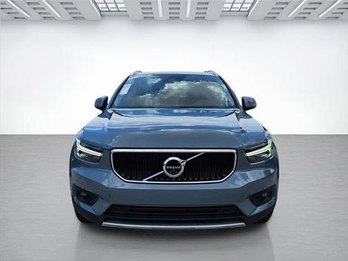 2022 Volvo XC40 T4 Momentum