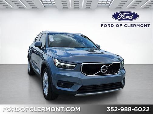 2022 Volvo XC40 T4 Momentum