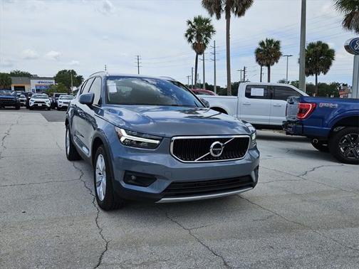 2022 Volvo XC40 T4 Momentum
