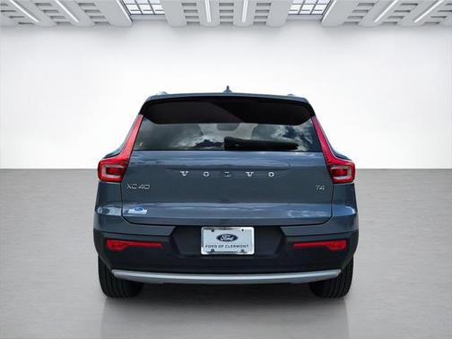 2022 Volvo XC40 T4 Momentum