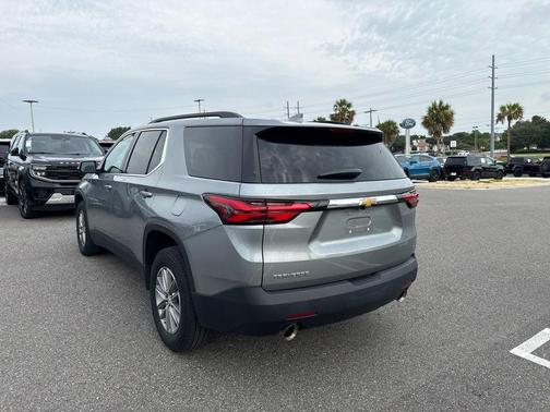 Sterling Gray Metallic 2023 Chevrolet Traverse LT Cloth