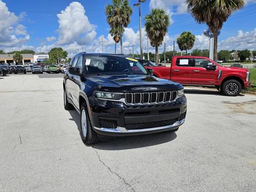2022 Jeep Grand Cherokee L Laredo