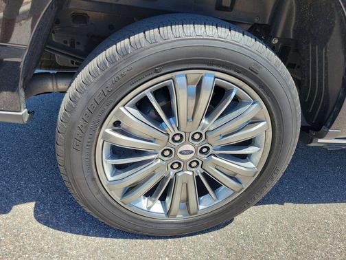 AGATE BLACK METALLIC 2024 Ford F-150 Platinum