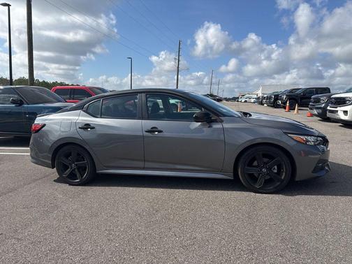 Gun Metallic/Super Black 2023 Nissan Sentra SR