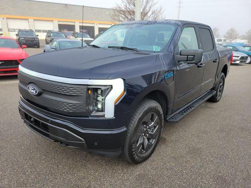 2025 Ford F-150 Lightning Flash