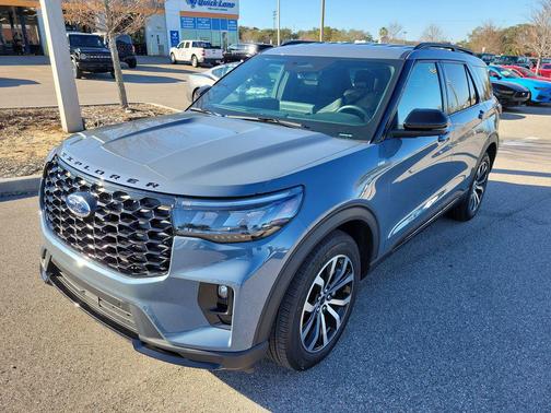 2025 Ford Explorer ST-Line