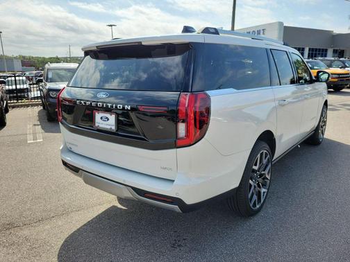 Star White Metallic Tri-Coat 2026 Ford Expedition Max Platinum