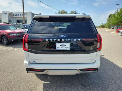 Star White Metallic Tri-Coat 2026 Ford Expedition Max Platinum