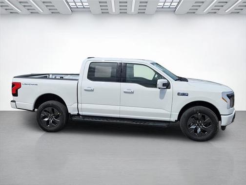 2025 Ford F-150 Lightning LARIAT
