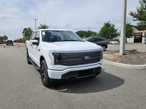 2025 Ford F-150 Lightning LARIAT