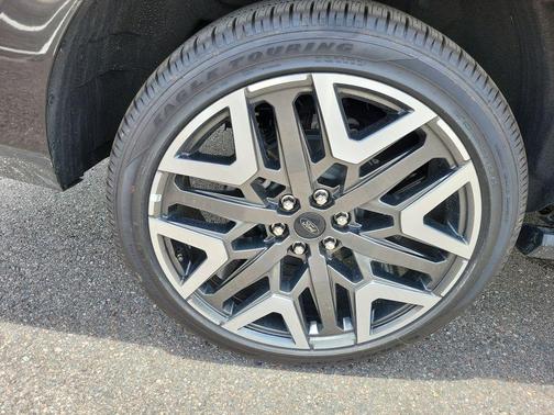 AGATE BLACK METALLIC 2026 Ford Expedition Max Platinum