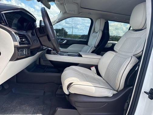 PRISTINE WHITE METALLIC 3C 2023 Lincoln Navigator Black Label