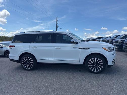 PRISTINE WHITE METALLIC 3C 2023 Lincoln Navigator Black Label