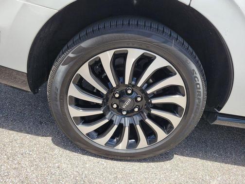 PRISTINE WHITE METALLIC 3C 2023 Lincoln Navigator Black Label