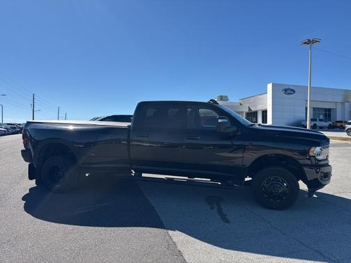 2024 RAM 3500 Big Horn Crew Cab 4x4 8' Box