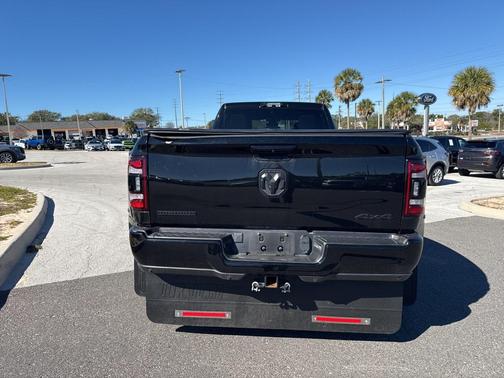 2024 RAM 3500 Big Horn Crew Cab 4x4 8' Box