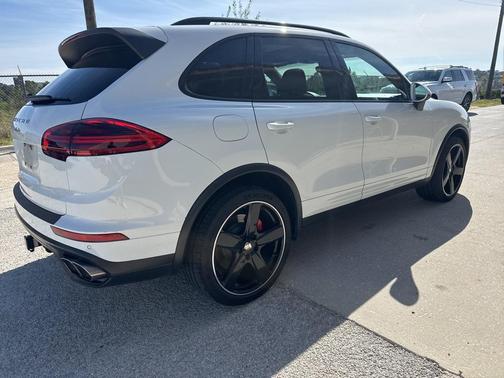 2016 Porsche Cayenne Turbo