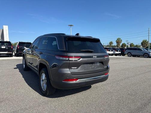 Baltic Gray Metallic Clearcoat 2025 Jeep Grand Cherokee Laredo