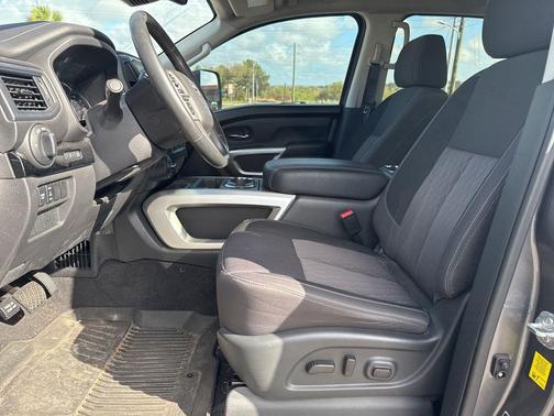 2024 Nissan Titan SV