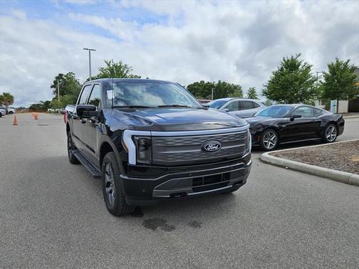 2025 Ford F-150 Lightning LARIAT