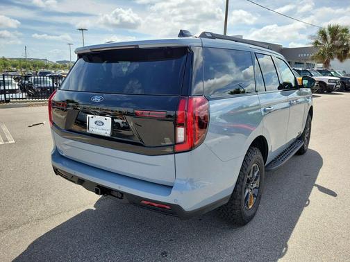 Glacier Gray Met Tri-Coat 2026 Ford Expedition Tremor