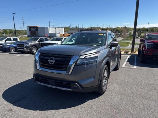 2022 Nissan Pathfinder SL 4WD