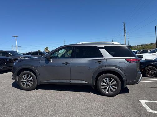 2022 Nissan Pathfinder SL 4WD