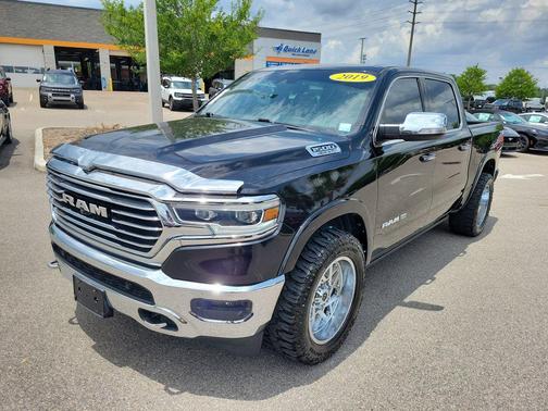 Diamond Black Crystal Pearlcoat 2019 RAM 1500 Longhorn