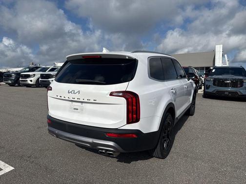 Glacial White Pearl 2022 Kia Telluride S