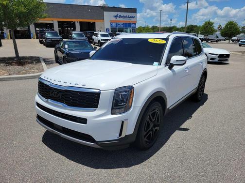 Glacial White Pearl 2022 Kia Telluride S
