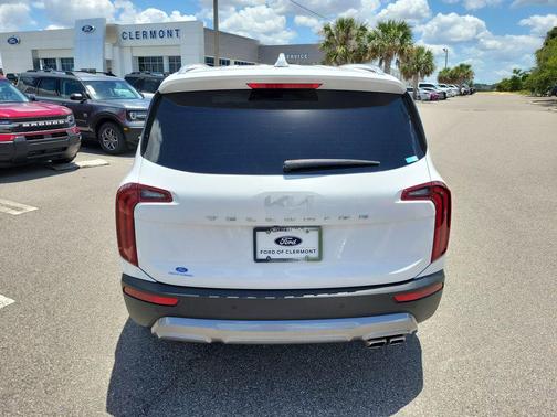Glacial White Pearl 2022 Kia Telluride S